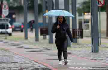 Duas novas frentes frias em três dias vão trazer chuva novamente ao Paraná